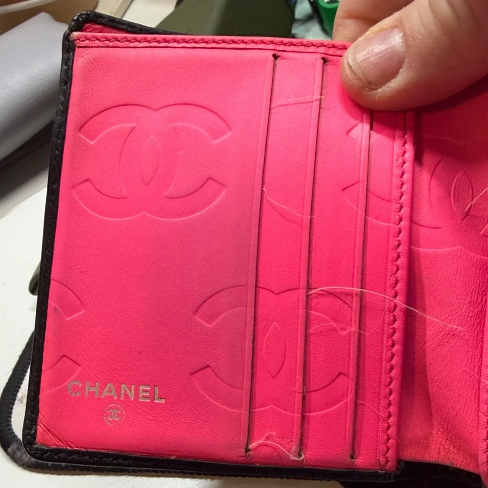 Vintage Chanel Black Cambon Quilted Leather Wallet with White CC Applique - Picture 5 of 6